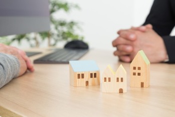 資産運用に不動産投資はおすすめ？ 特有のメリット・リスクを踏まえて解説