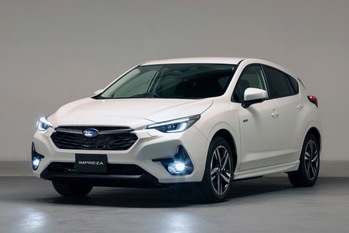 新型SUBARUインプレッサの先行予約がスタート。グレードは2.0L e-BOXER のST-HとST-G、2.0LガソリンエンジンのSTという計3タイプで構成