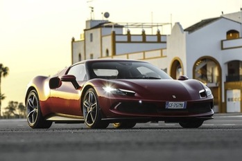 フェラーリ296GTBハイブリッドV6ターボにスイッチ！