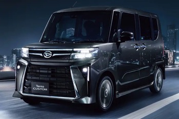 アルファロメオの新型コンパクトSUV「ジュニア」が待望の日本デビュー