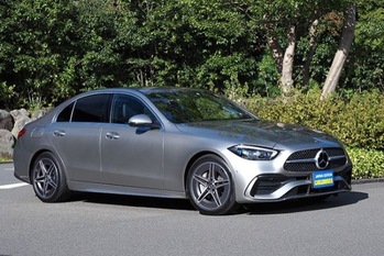 メルセデスがトップを譲らず。前年比3倍以上の伸びを示した輸入車ブランドは？