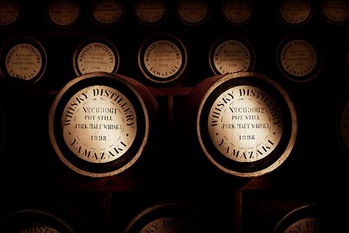 5,300万円での落札実績も。ジャパニーズウイスキーの代表格「山崎」の魅力や相場を解説