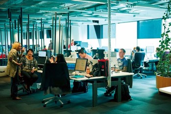 二律背反,佐藤明夫