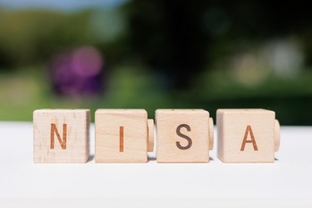 つみたてNISAの銘柄変更はいつする？スイッチングの注意点やポイント