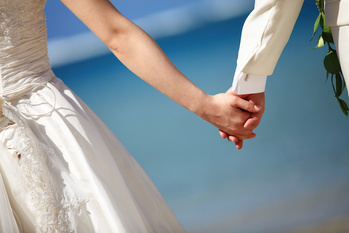 年収400万だが親は裕福、一般家庭出身だが年収1200万、選ばれる男はどっち？