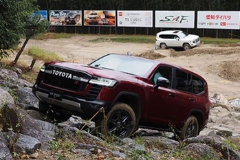 圧倒的な走破性を体感。新型ランドクルーザー300は、悪路でも快適さを忘れない超絶4WD！