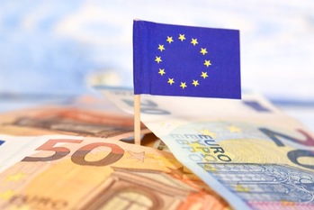 ユーロ圏の経済成長率の強さと企業景況感の弱さの乖離要因