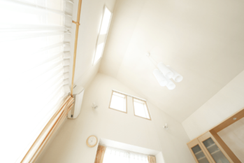 注文住宅で吹き抜けを検討している人は知っておきたいメリット・デメリットと注意点