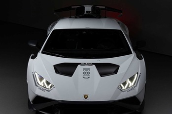 ランボルギーニの創立60周年を祝うワンオフモデルの「ウラカンSTOタイムチェイサー_111100」が登場