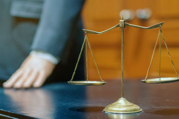 相手を契約に誘導する二者択一の質問術