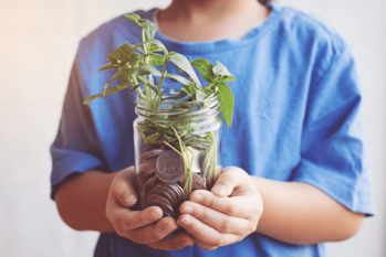 ジュニアNISAと未成年証券口座の違いとは？子どもの将来に役立つ資金づくり！