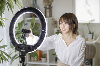 「インスタ映え」を素肌で叶える「リアル映え」スキンケアって？【皮膚科医・横井彩先生の彩肌通信第10回】