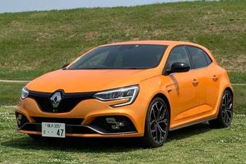 こんなに快適でいい!? コンビニ段差もOK、速くて乗り易いニュル最速マシン、ルノー・メガーヌR.S.