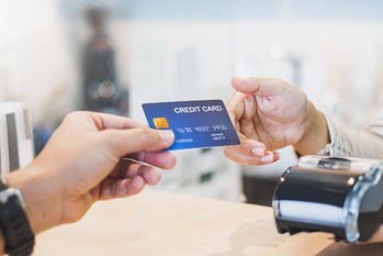 クレジットカードで「ポイ活」をしたい方におすすめのカード3選