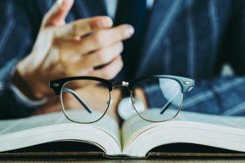 パーキンソンの法則とは？　第一法則や第二法則の意味、事例、対策を簡単に解説