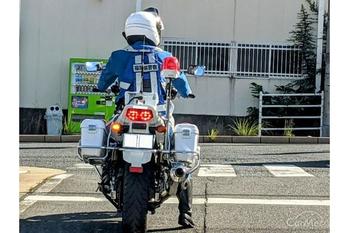 10km/hオーバーまでは捕まらない？なぜ法定速度を超えても捕まらないのか？