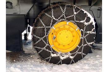 タイヤチェーンを装着した車は、時速何キロまで出していいの？