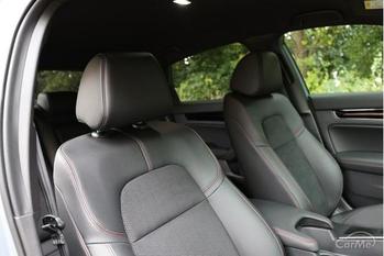 ホンダ「シビック」の内装（インテリア）の使い勝手をプロが徹底解説 運転席や後部座席の特徴とは？【プロ徹底解説】