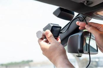 【ブラックフライデーセール】ドライブレコーダーはDIYで取り付け可能！取り付ける際の注意点や業者に頼む場合の価格相場も解説！