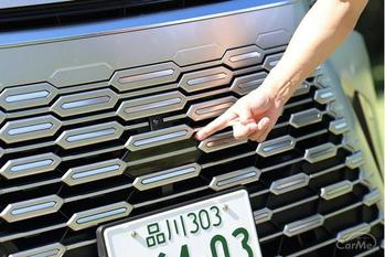 レクサス「LM」をライバルの「エルグランド VIP」をプロが徹底比較