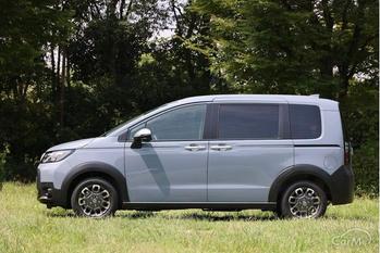 ホンダ「フリード」をプロが先代と新旧比較 外装・内装の違いを解説【プロ徹底解説】