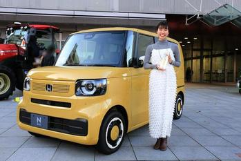 モビリティのカラーデザインコンテスト「オートカラーアウォード2023」グランプリは、ホンダ「N-BOX」のオータムイエロー・パールに決定！