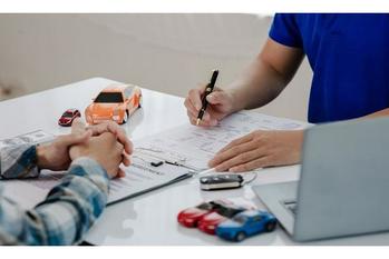 20代の自動車保険料の相場｜月額・年間の平均目安はいくら？