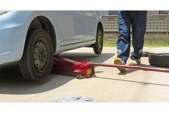 スペアタイヤの寿命は何キロ？走行距離とタイヤ事情【2026年最新版】