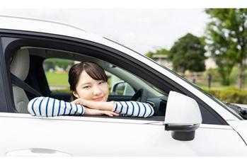 18歳・19歳の自動車保険料の相場｜月額・年間の平均目安は？