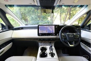 レクサス「LM」のインテリアをプロが徹底解説 運転席や後席の特徴とは