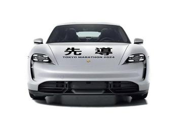 東京マラソン2024を先導するポルシェタイカン、ラッピングビジュアルを公開