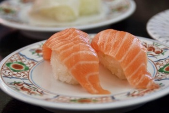 「くら寿司」の黒字転換に黄信号「スシロー」も国内は苦戦