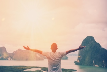 幸福度を高めるためのお金の使い方　寄付、旅行……もう1つは？