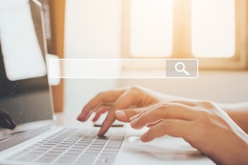 「外貨預金」とセットで検索されているワードは ?