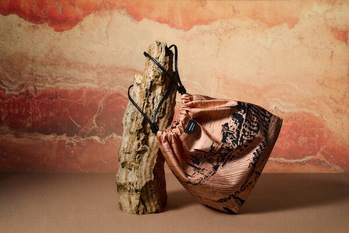 「フェラガモ」が「アースデイ」に合わせてカプセルコレクション「Back to Earth」をローンチ