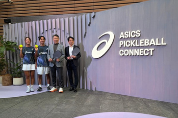 アシックスが丸の内にピックルボール専用コートを開設　日本代表の羽澤未宥選手と黒澤陸人選手も登壇