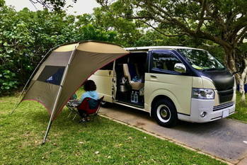 キャンピングカー・車中泊で人気のハイエースの特徴とは？