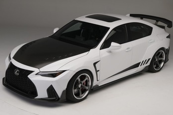 レクサスが米国のSEMAショーでISやLXなどの大胆なカスタマイズを提案