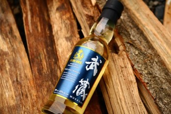 ピュアモルトウイスキー「ゴールデンホース 武蔵」味や飲み方を解説
