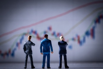 投資の判断力を高めるのに役立つ5つの法則とは？