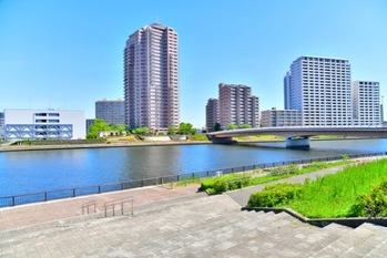 スーパーシティ法とは？日本社会への影響と危険性をわかりやすく解説