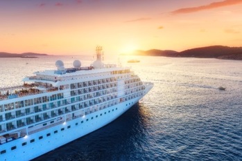 人生にご褒美を！豪華客船クルーズの魅力とお得に旅行する方法