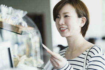 ローソンPontaプラス,審査基準,特典