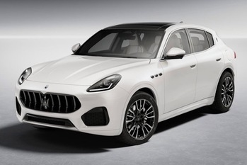 内外装を“高貴な白”でトータルコーディネートしたマセラティ・グレカーレの特別仕様車が登場