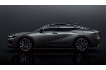 トヨタのプレミアムワゴンのクラウン・エステートにクラウン専門店「THE CROWN」専用の特別仕様車を設定