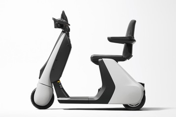 超高齢社会を迎えた日本の移動手段の回答策となるトヨタの新モビリティシリーズ「C+walk」の第2弾「C+walk S」が市場デビュー