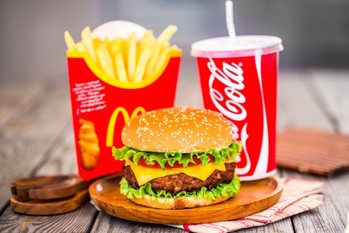マック、ケンタッキー、モス……食品ロスと廃棄物の削減で本気度の高いファーストフードは?
