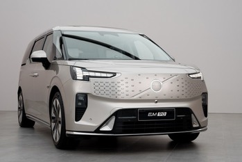 ボルボ初の電動プレミアムMPV「EM90」がワールドプレミア。発売は中国市場からスタート
