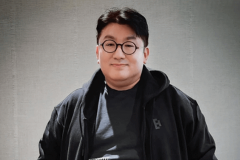「K-POP帝国」の帝王に不正取引疑惑　BTSやENHYPENが所属するHYBE創業者を韓国当局が刑事告発