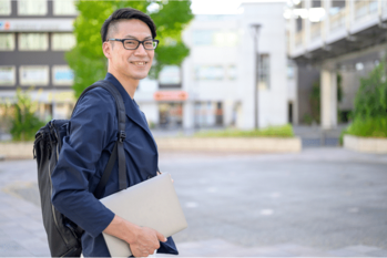 個人事業主として副業！手続きやメリット・デメリットは？